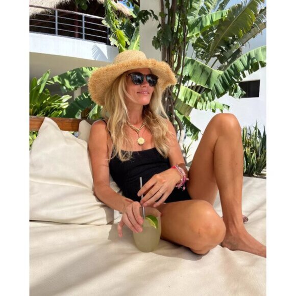 HUNZA G Square Neck One-Piece Swimsuit in Black Size OS - Picture 4 of 11